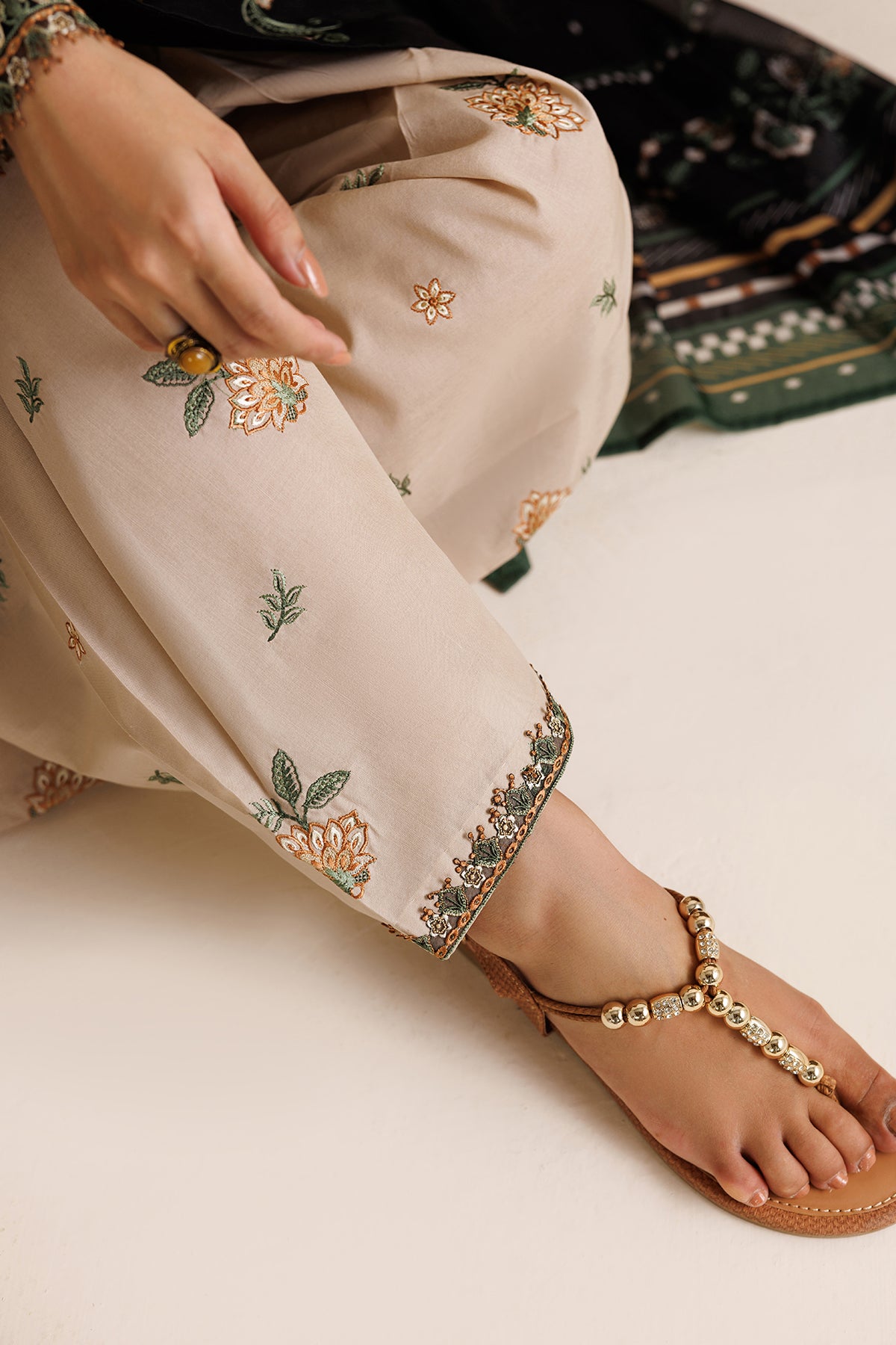BAROQUE - 3PC DHANAK EMBROIDERED SHIRTEMBROIDERED TROUSER  PRINTED COURTRAI DUPATTA